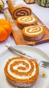 Pumpkin Roll Recipe: A Perfect Fall Dessert With a Creamy Filling