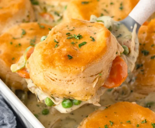Delicious Chicken and Biscuits Recipe: A Southern Comfort Food Favorite