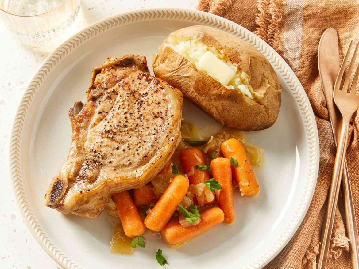 How to Cook Juicy and Flavorful Bone-In Pork Chops at Home