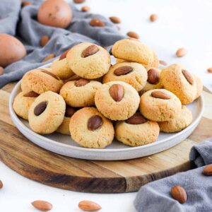 How to Make Perfect Almond Cookies with Crunchy, Nutty Flavor