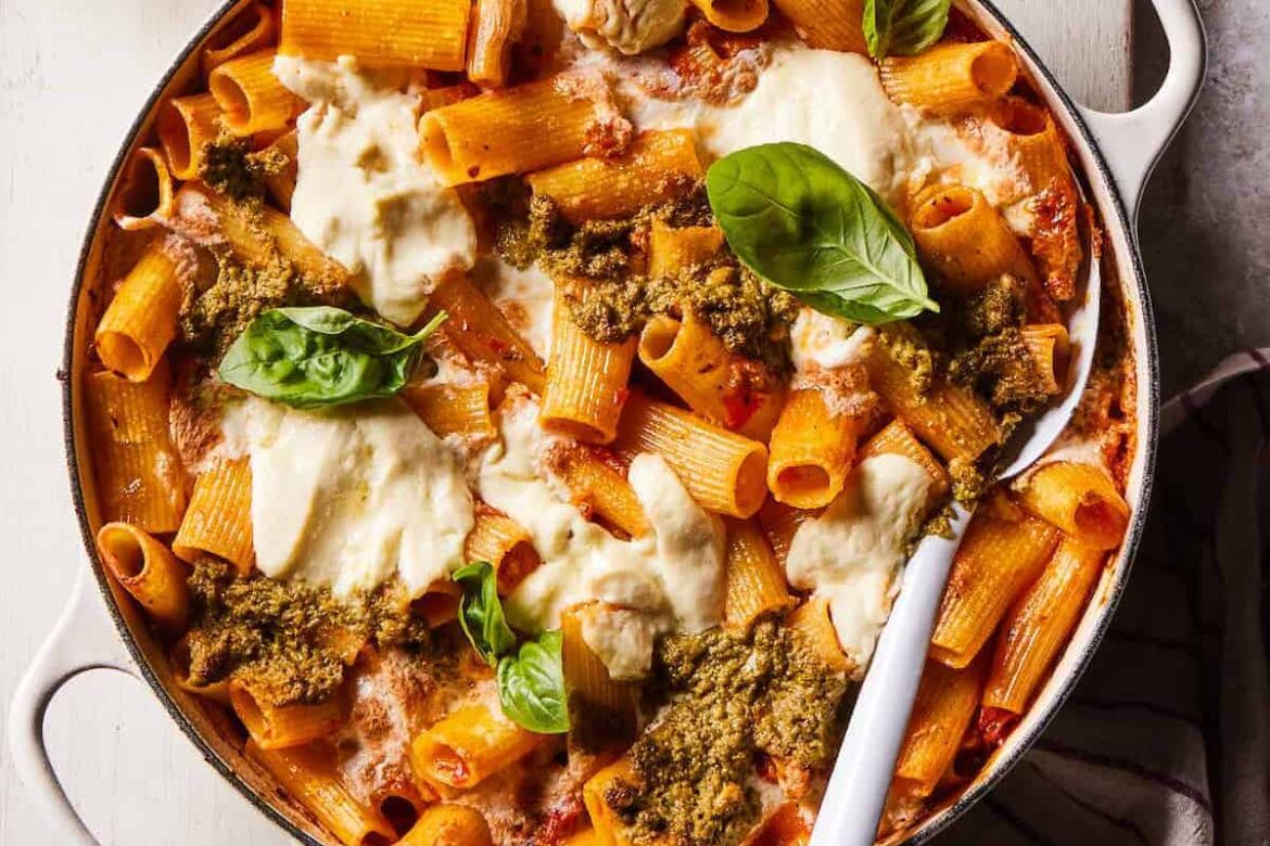 How to Make a Cheesy Baked Rigatoni Pasta That Everyone Will Love